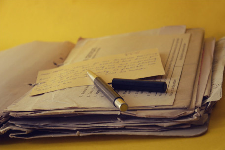 原來(lái)做網(wǎng)站的公司倒閉了，怎么辦？ old_files_pen_free_photo-457x304